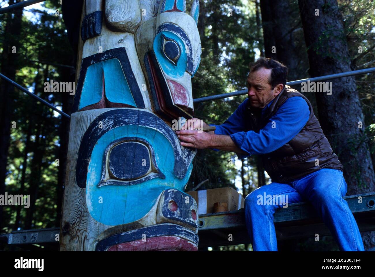 USA,ALASKA,INSIDE PASSAGE, BARANOF ISLAND, SITKA, NATIONAL HISTORIC PARK, TOTEM RESTAURATION Foto Stock