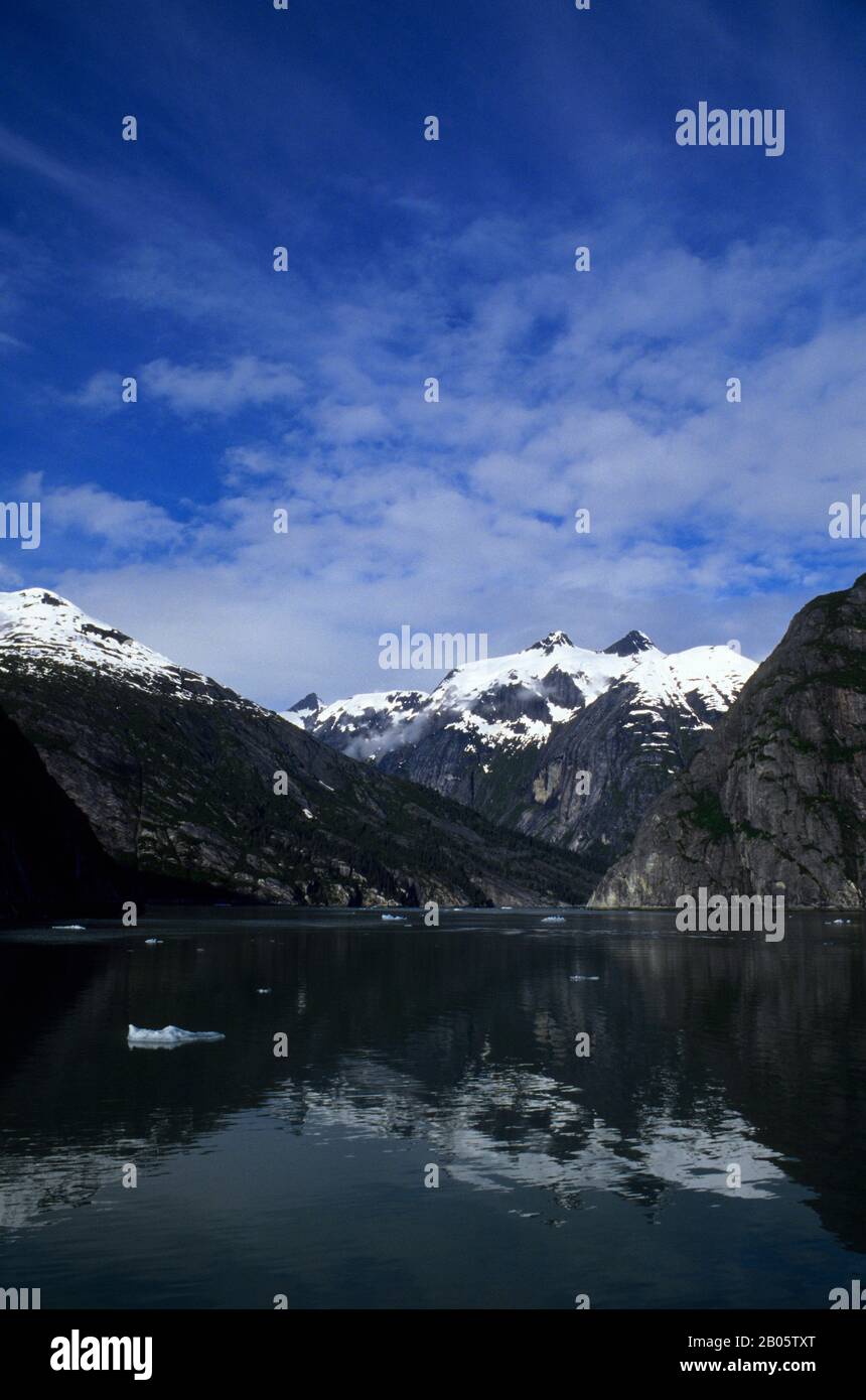 USA, ALASKA, VICINO JUNEAU, TRACY ARM, FJORD PAESAGGIO SCOLPITO DAL GHIACCIAIO Foto Stock