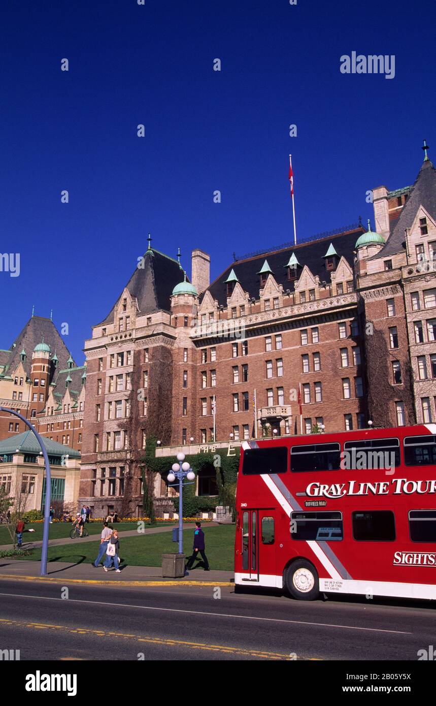 CANADA, BRITISH COLUMBIA, VICTORIA, VISTA DELL'HOTEL EMPRESS, AUTOBUS ROSSO A DUE PIANI Foto Stock