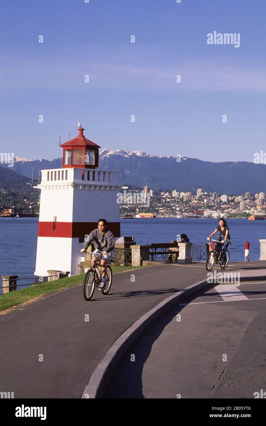 CANADA, BRITISH COLUMBIA, VANCOUVER, STANLEY PARK, BROCKTON POINT, PERSONE IN BICICLETTA . Foto Stock