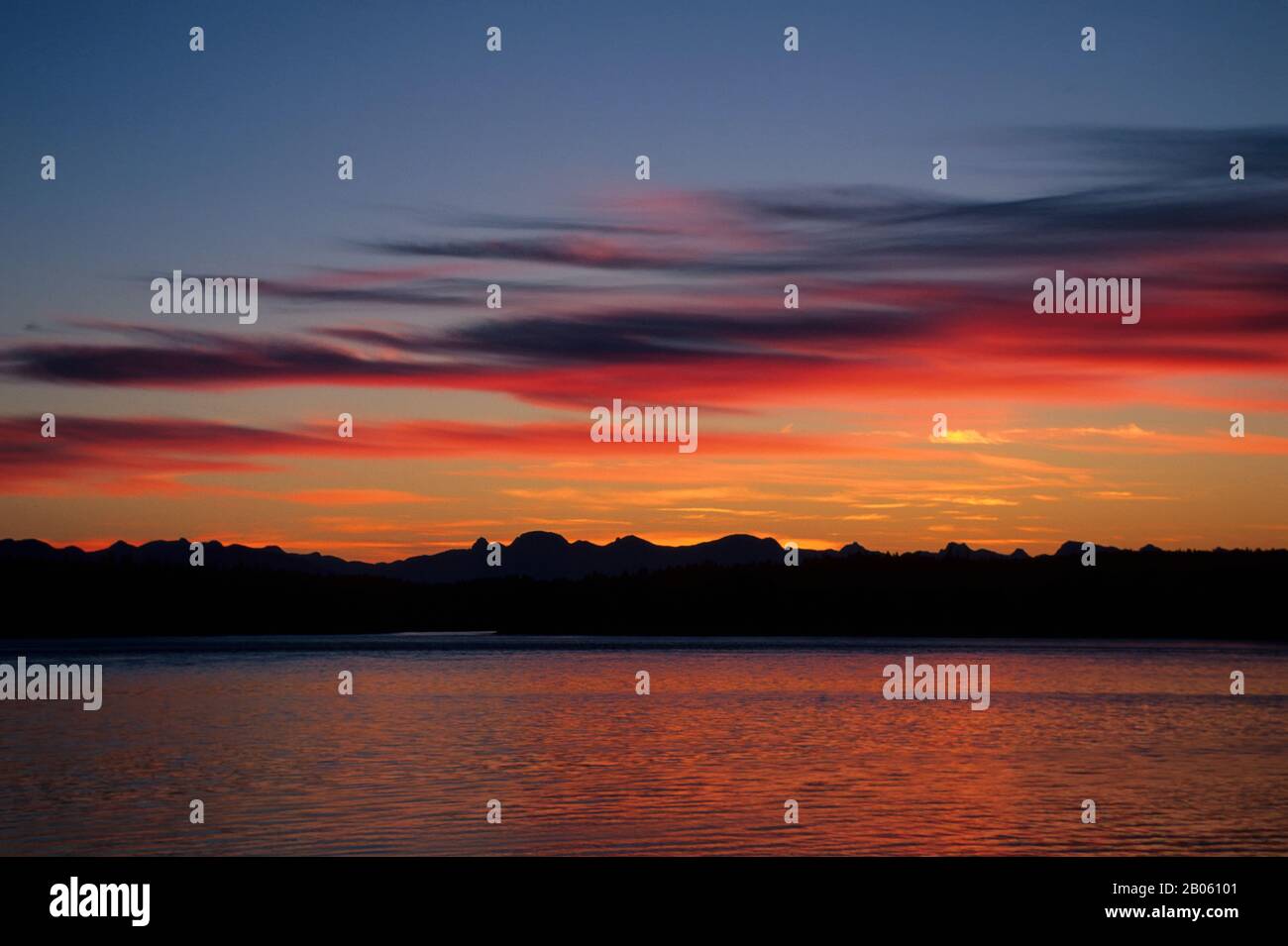 CANADA, BRITISH COLUMBIA, VANCOUVER ISLAND, CAMPBELL RIVER, STRETTO DI GEORGIA, ALBA Foto Stock