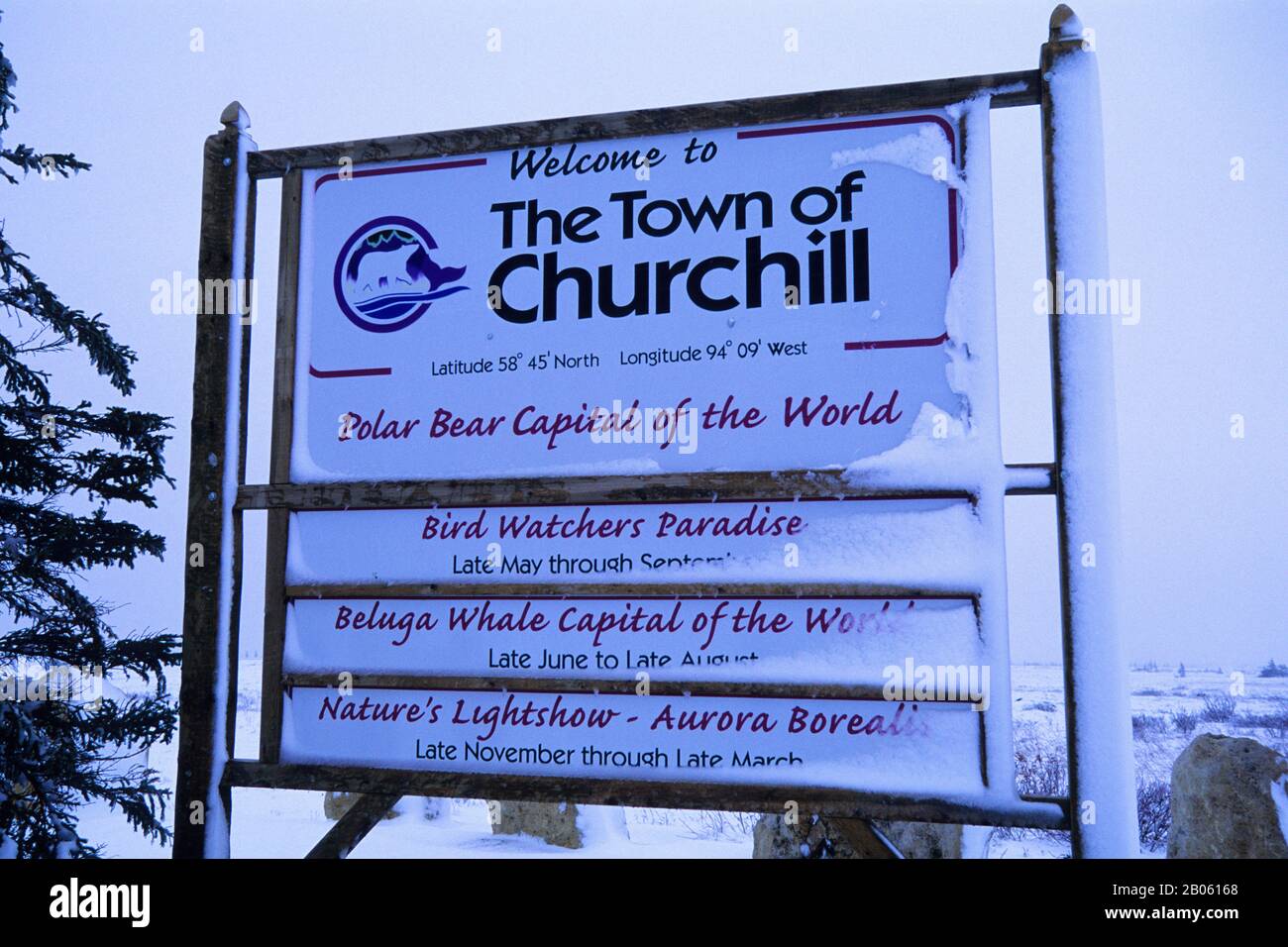 CANADA, MANITOBA, CHURCHILL, SEGNO 'CAPITALE POLARE DELL'ORSO DEL MONDO' Foto Stock