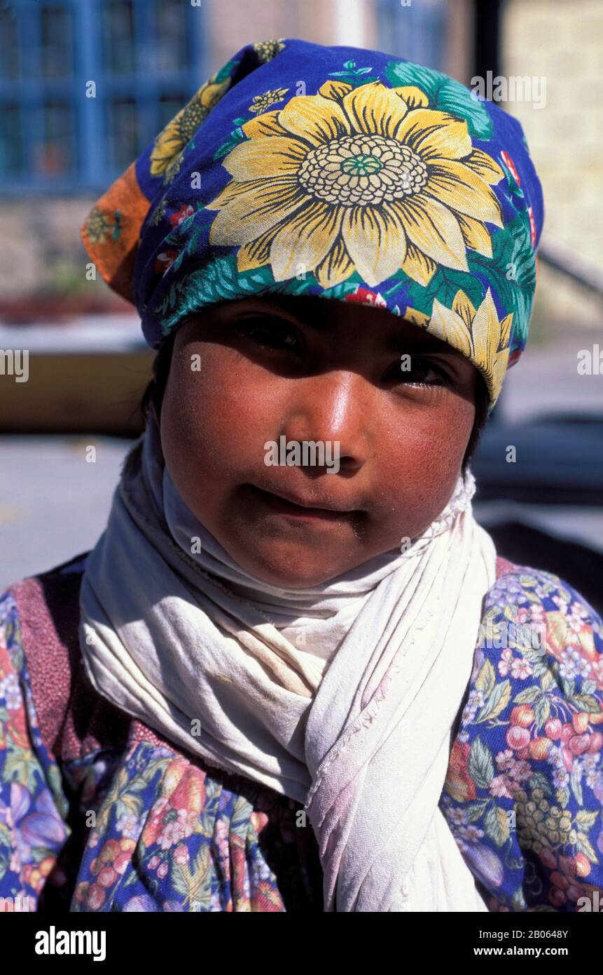 MESSICO, CHIHUAHUA, CREEL, STREET SCENE, TARAHUMARA RAGAZZA INDIANA, RITRATTO, PERSONA INDIGENA Foto Stock