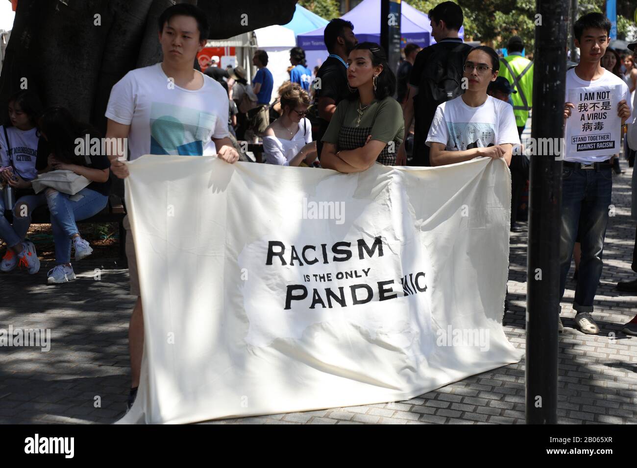 Sydney, Australia. 19th febbraio 2020. Gli studenti dell'università di Sydney hanno protestato contro la decisione del governo Morrison di negare l'ingresso in Australia a persone che viaggiano dalla Cina (a parte cittadini australiani e residenti permanenti) in risposta al coronavirus. Credito: Richard Milnes/Alamy Live News Foto Stock