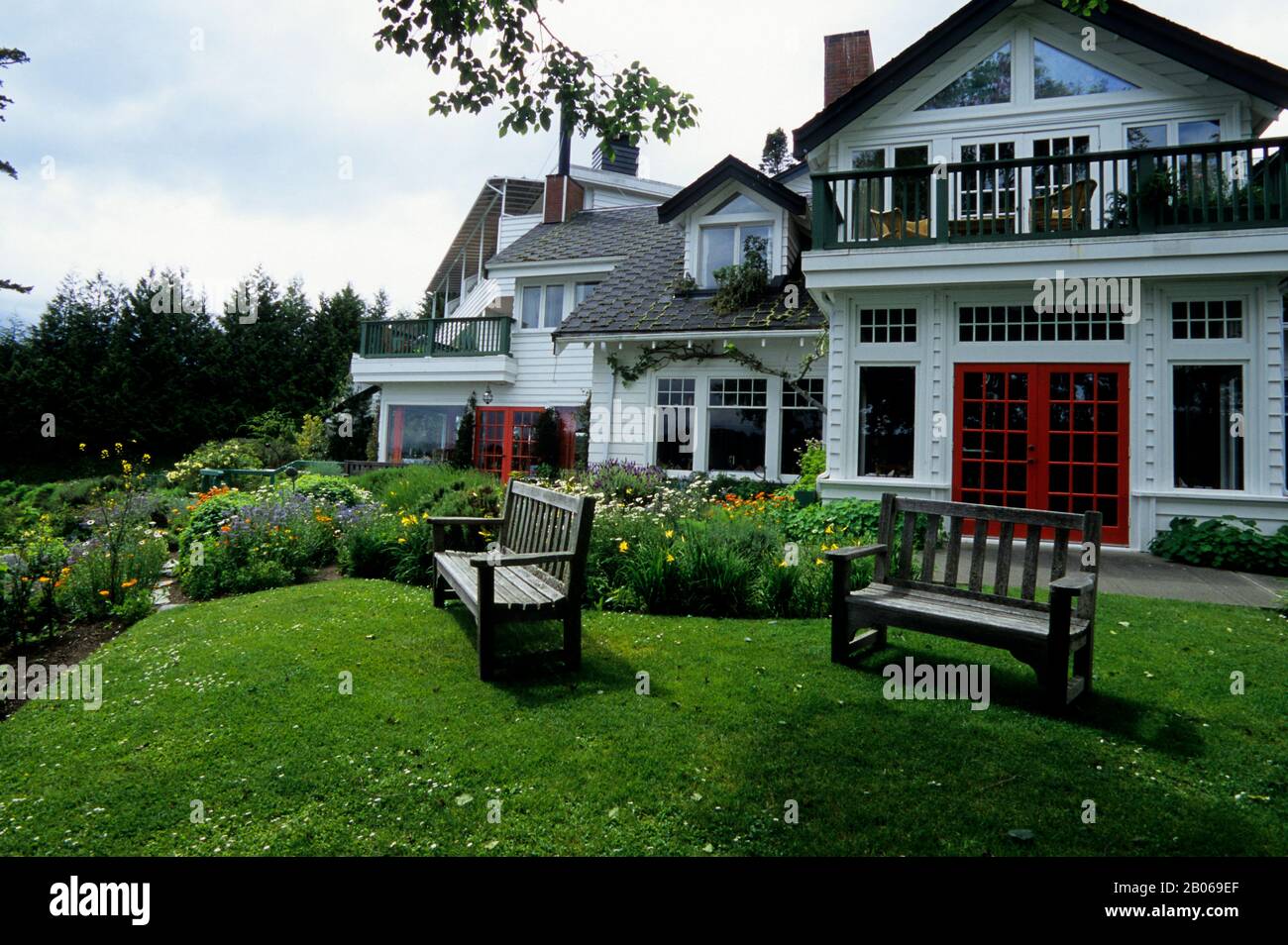 CANADA, B.C., VANCOUVER ISLAND, SOOKE HARBOR HOUSE, GARDEN Foto Stock