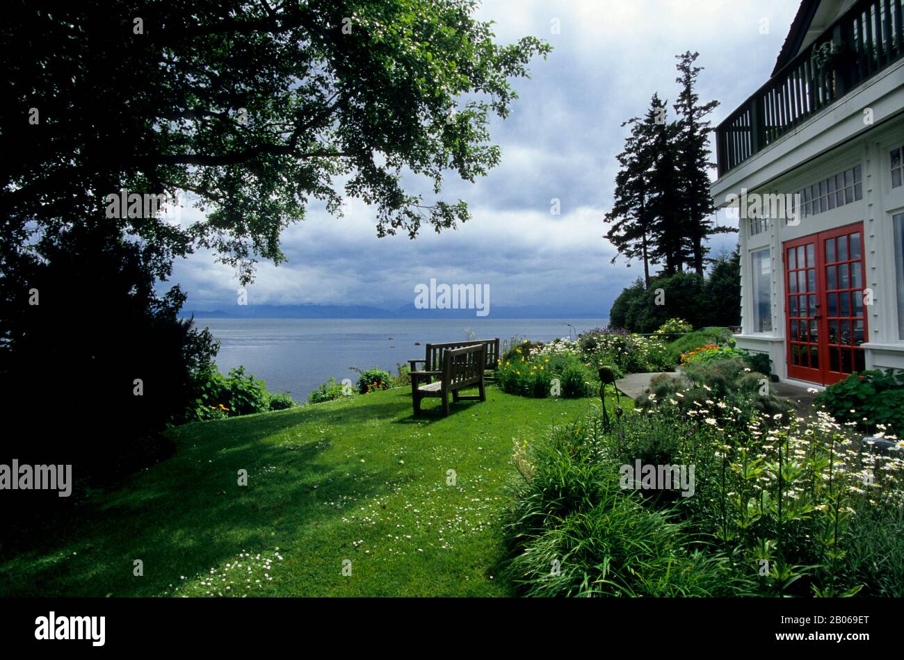 CANADA, B.C., VANCOUVER ISLAND, SOOKE HARBOR HOUSE, GARDEN Foto Stock