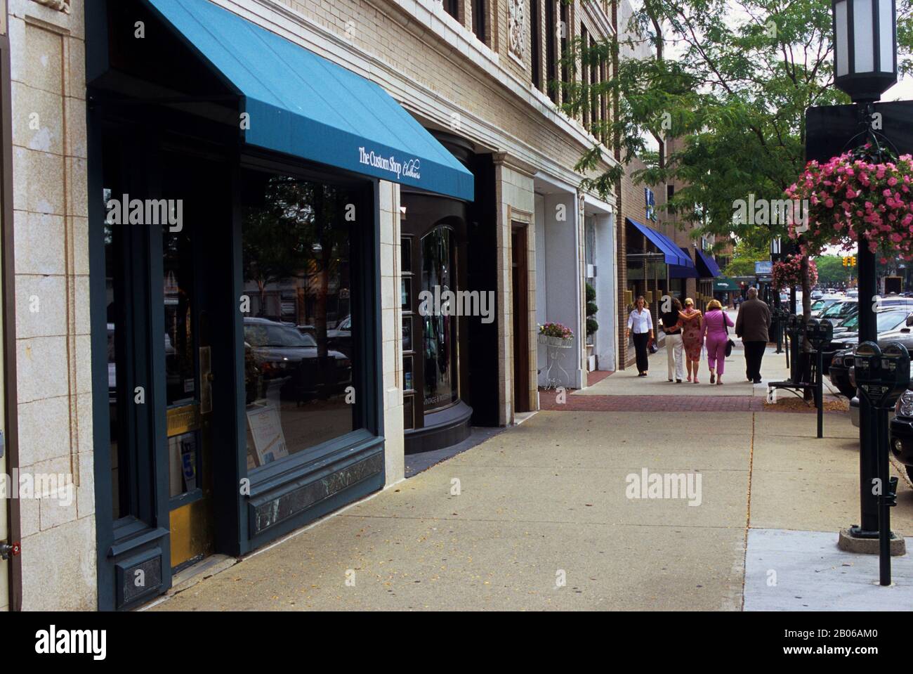 USA, MICHIGAN, VICINO DETROIT, BIRMINGHAM, IL NEGOZIO PERSONALIZZATO, STOREFRONT Foto Stock