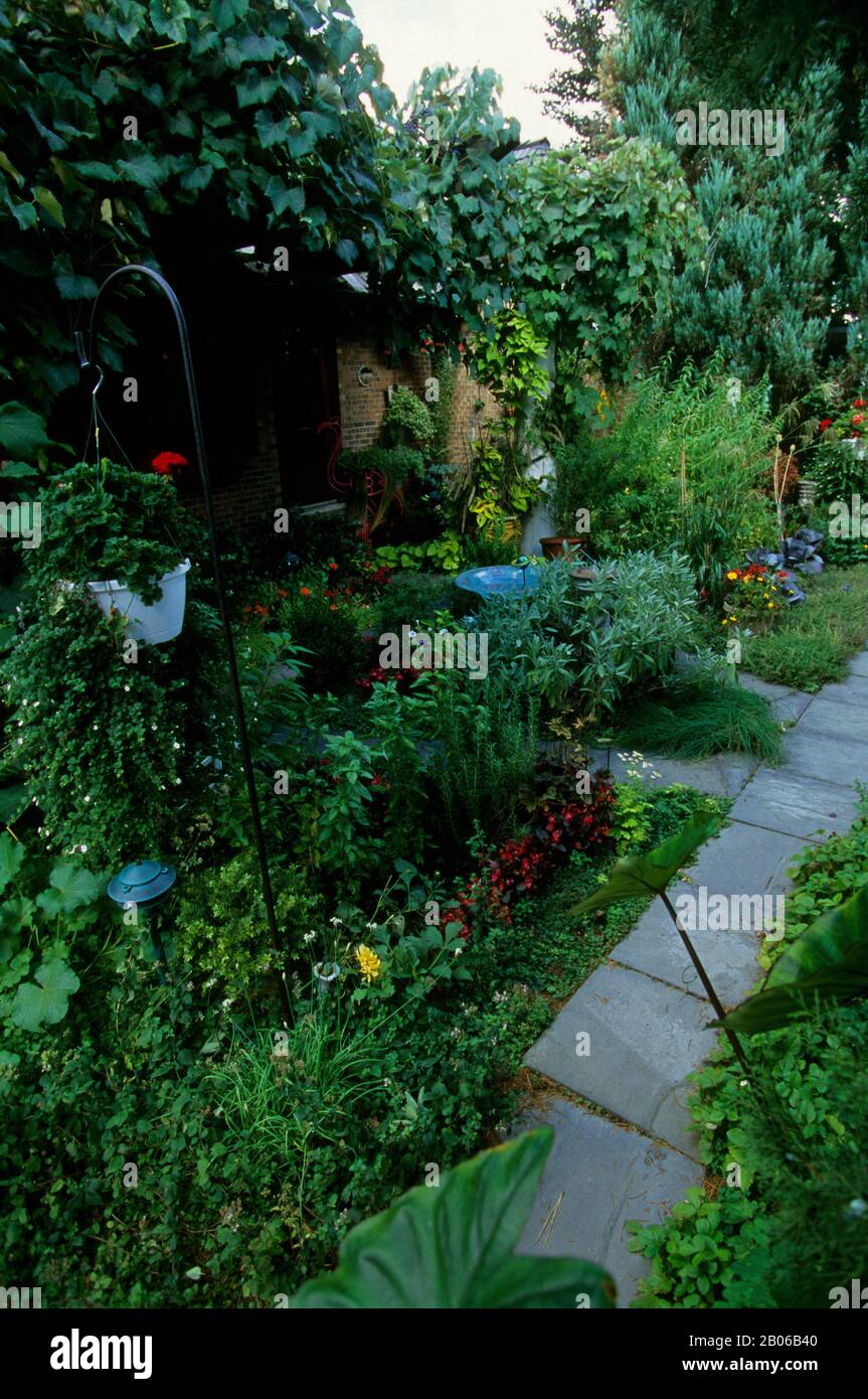 USA, MICHIGAN, VICINO DETROIT, WEST BLOOMFIELD, IL RISTORANTE LARK, GARDEN Foto Stock