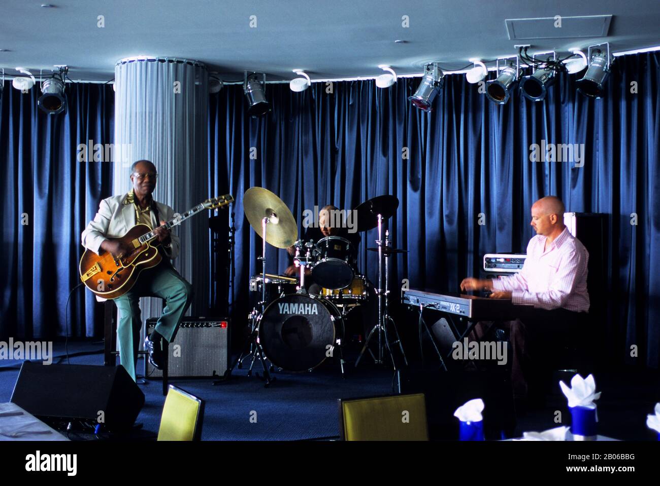 USA, MICHIGAN, DETROIT, RENAISSANCE CENTER, RARAMENTE RISTORANTE BLUES, BAND DAL VIVO Foto Stock