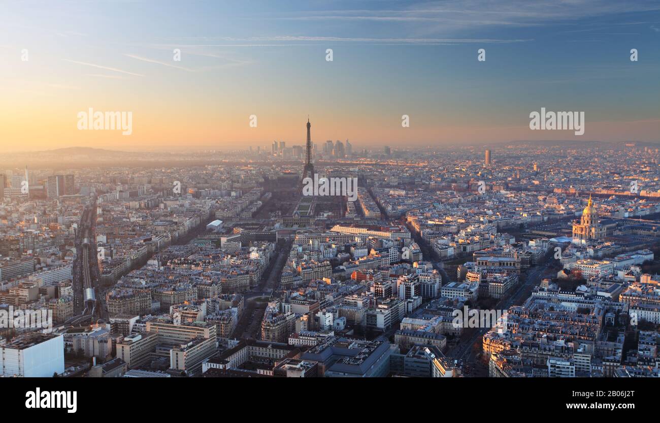 Vista aerea di Parigi al tramonto Foto Stock