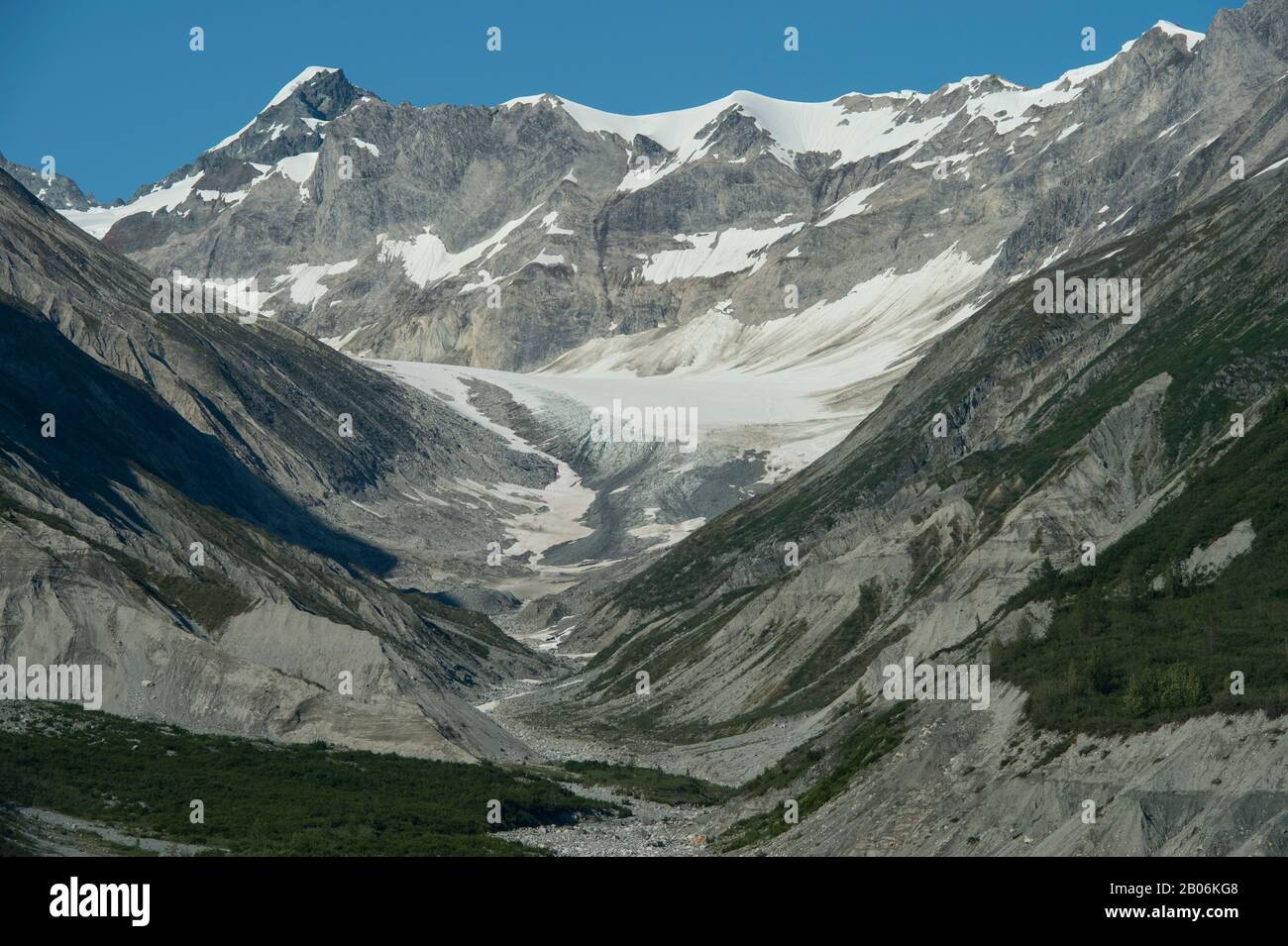 Vista del paesaggio di montagna con terminali di morene e le morene laterali nel Parco Nazionale di Glacier Bay, Alaska, STATI UNITI D'AMERICA Foto Stock