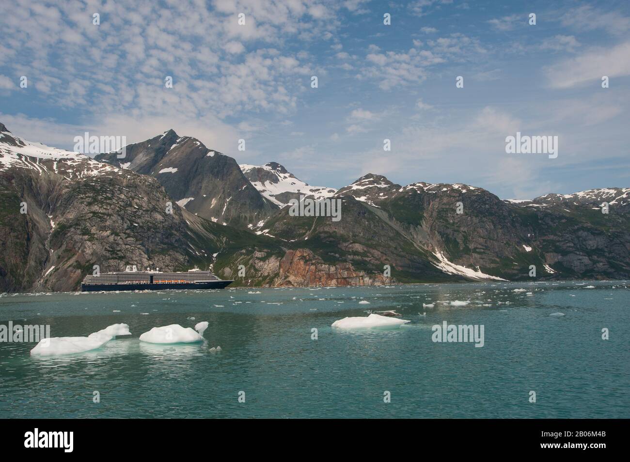 Holland America nave da crociera MS Westerdam nel Parco Nazionale di Glacier Bay, Alaska, STATI UNITI D'AMERICA Foto Stock