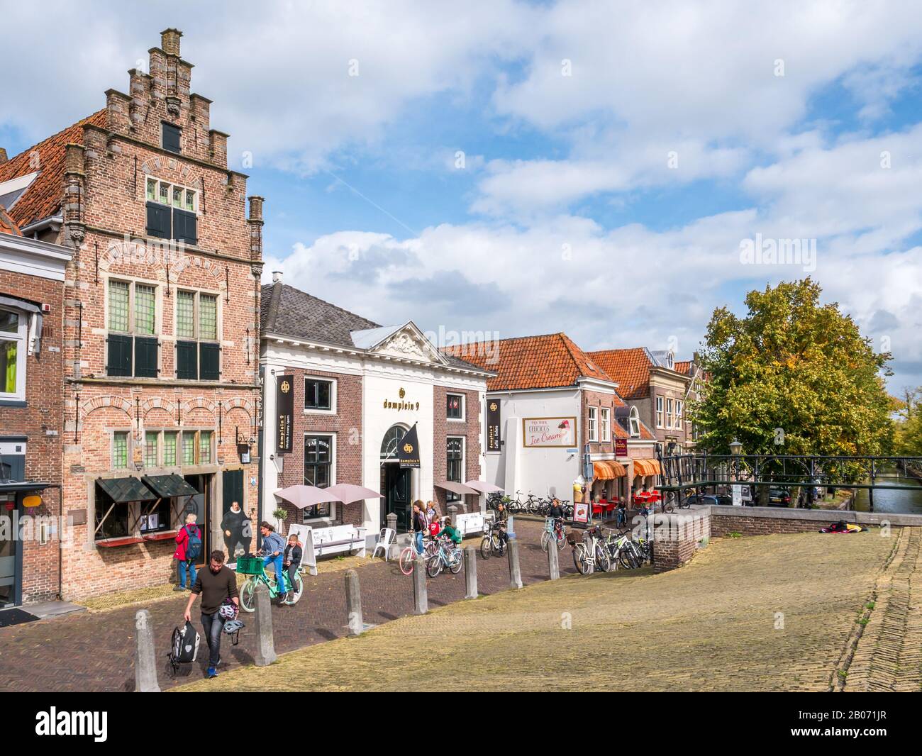 Street scene nel centro storico di Edam, Noord-Holland, Paesi Bassi Foto Stock