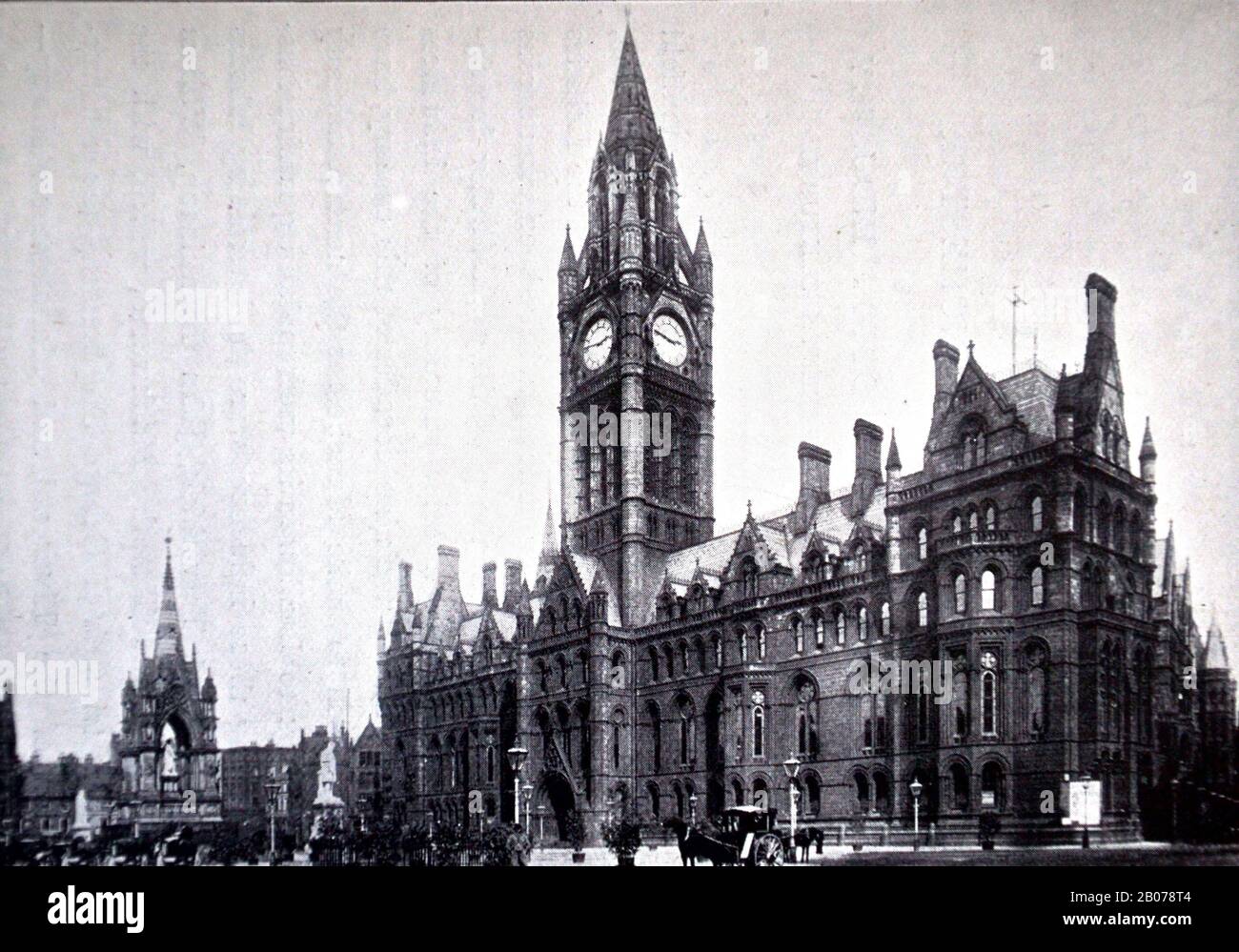 Fotografia in bianco e nero di archivio del Municipio di Manchester, tratta da Albert Square, dal libro: 'Un'indagine sulla storia, il commercio e I Produttori di Lancashire' di Reuben Spencer, pubblicato nel 1897. Foto Stock