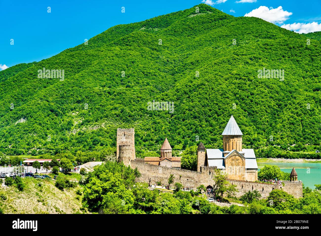 Il castello di Ananuri sul fiume Aragvi in Georgia Foto Stock