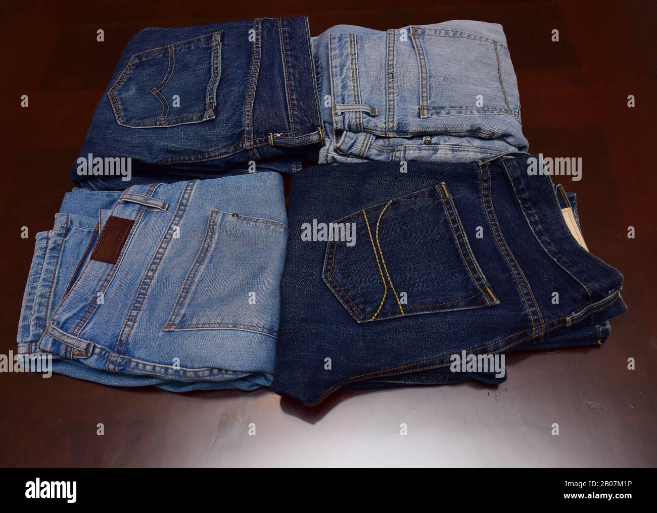 Jeans chiari e scuri sale