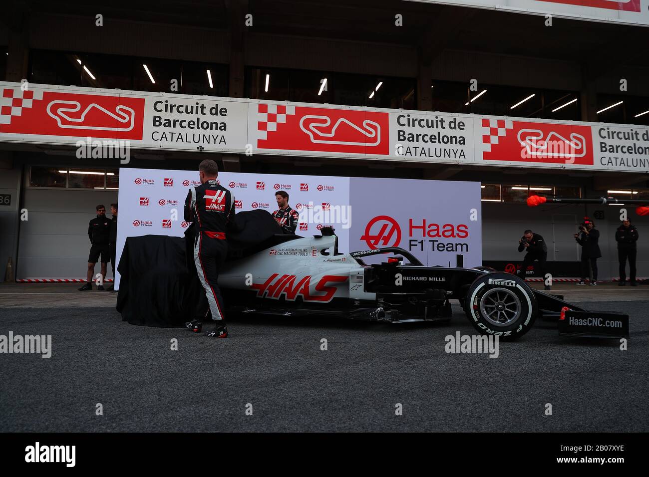 Il team Haas ha presentato la nuova vettura 2020; il 08 Romain Grosjean, e Kevin Magnussen Haas F1 Team. Formula 1 World Championship 2020, Winter testing Days 1 2020 Barcelona, 19-21 febbraio 2020. Foto Stock