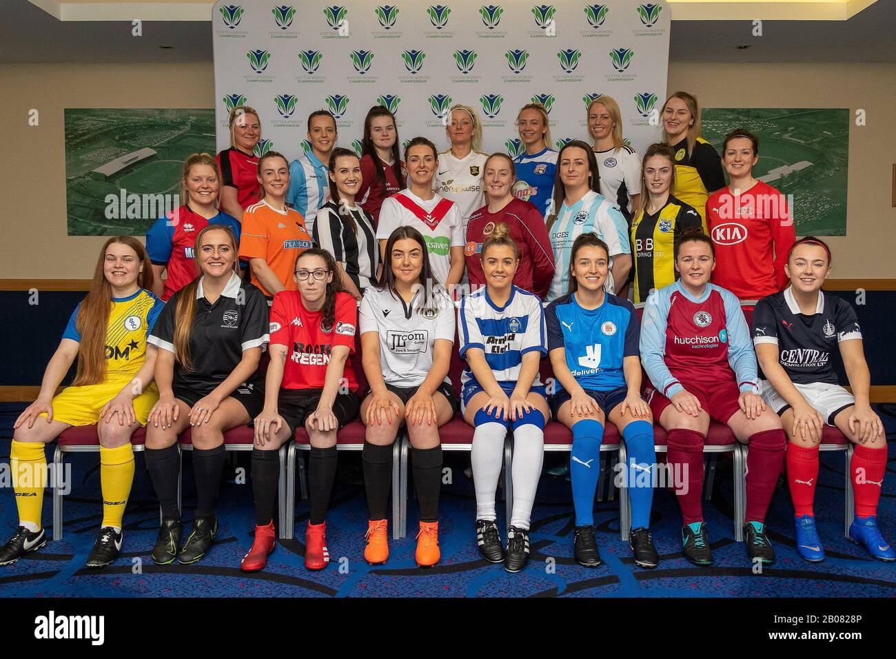 Glasgow, Regno Unito. 19th Feb 2020. Rappresentanti delle squadre coinvolte nella stagione inaugurale del Campionato scozzese di calcio femminile si sono riuniti insieme a Vivienne Macposto Scottish Women's Football Chair durante l'evento di lancio stagionale del Campionato scozzese femminile allo Stadio Nazionale, Hampden Park, Glasgow, Mercoledì 19th Febbraio 2020 | Credit Colin Poultney/Alamy Live News Foto Stock