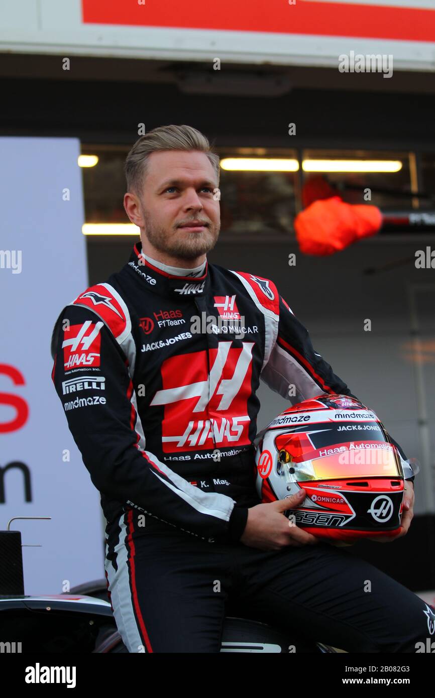 Il team Haas ha presentato la nuova vettura 2020 numero 08 Romain Grosjean, Kevin Magnussen Haas F1 Team. Formula 1 World Championship 2020, Winter testing Days 1 2020 Barcelona, 19-21 febbraio 2020. Foto Stock