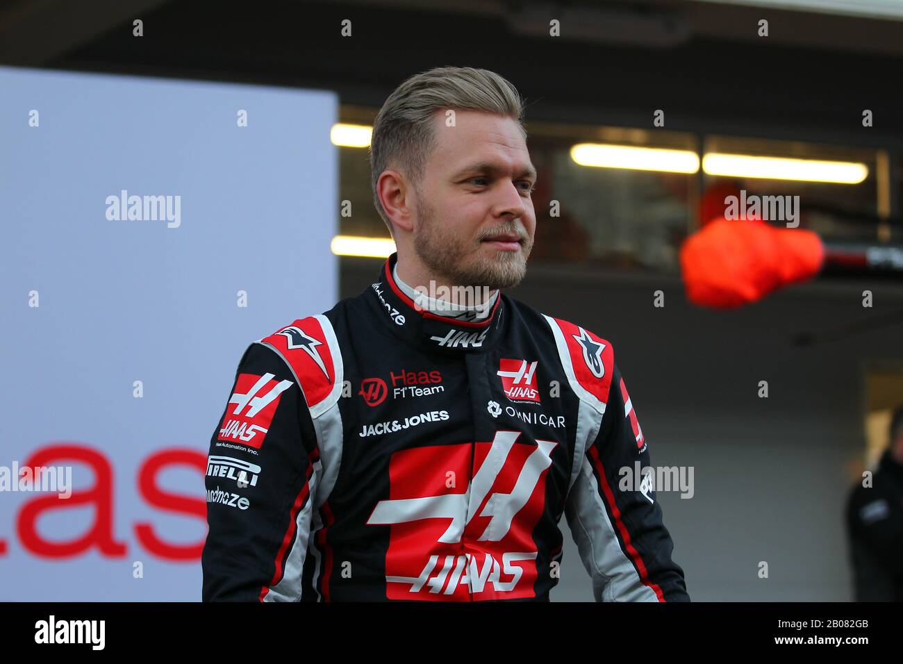 Il team Haas ha presentato la nuova vettura 2020 numero 08 Romain Grosjean, Kevin Magnussen Haas F1 Team. Formula 1 World Championship 2020, Winter testing Days 1 2020 Barcelona, 19-21 febbraio 2020. Foto Stock
