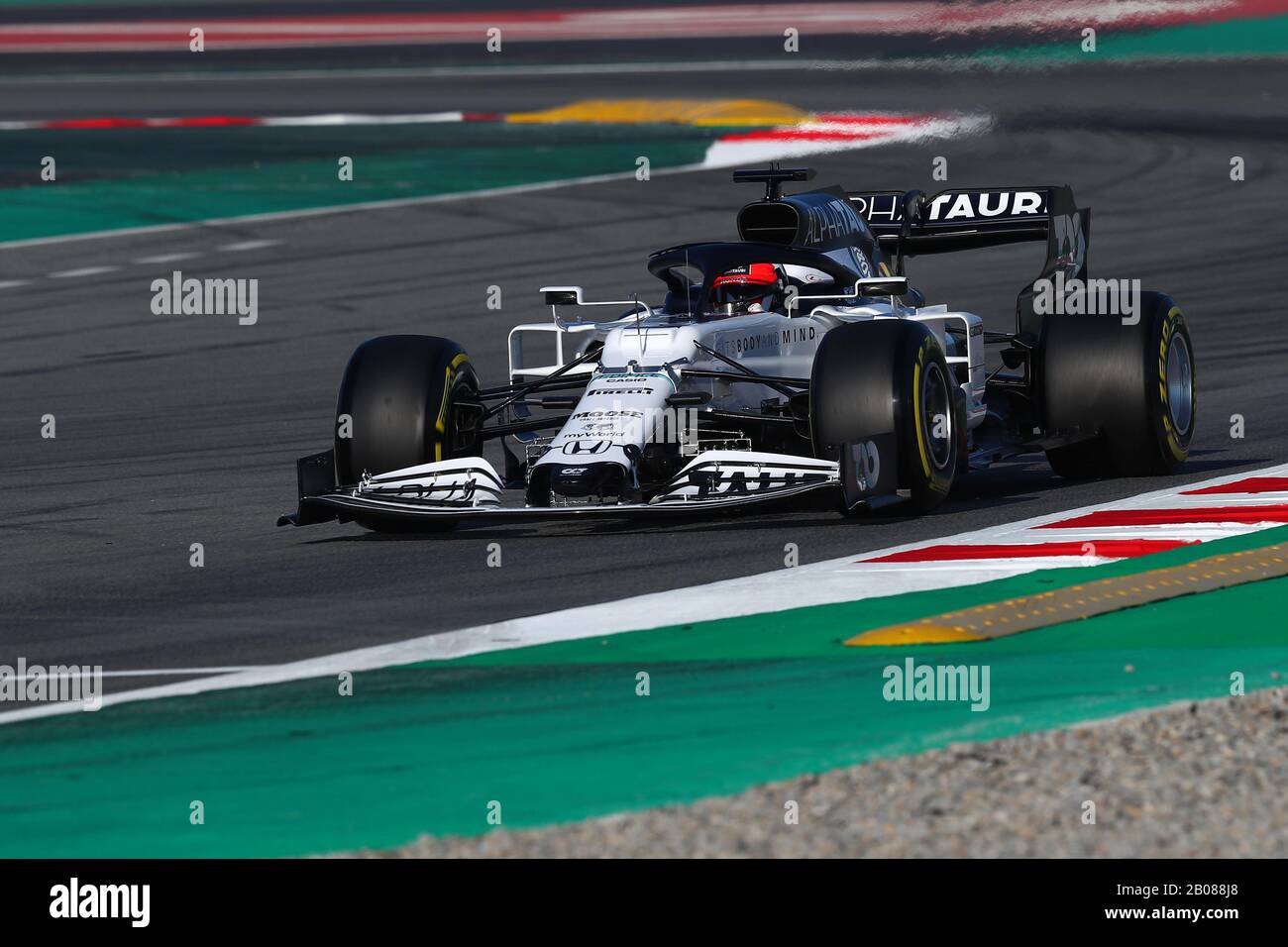 Montmelo, Barcellona - Spagna. 19th febbraio 2020. Daniil Kvyat guida la (26) Scuderia AlphaTauri AT01 in pista durante il giorno uno dei F1 Winter Testing Credit: Marco Canoniero/Alamy Live News Foto Stock