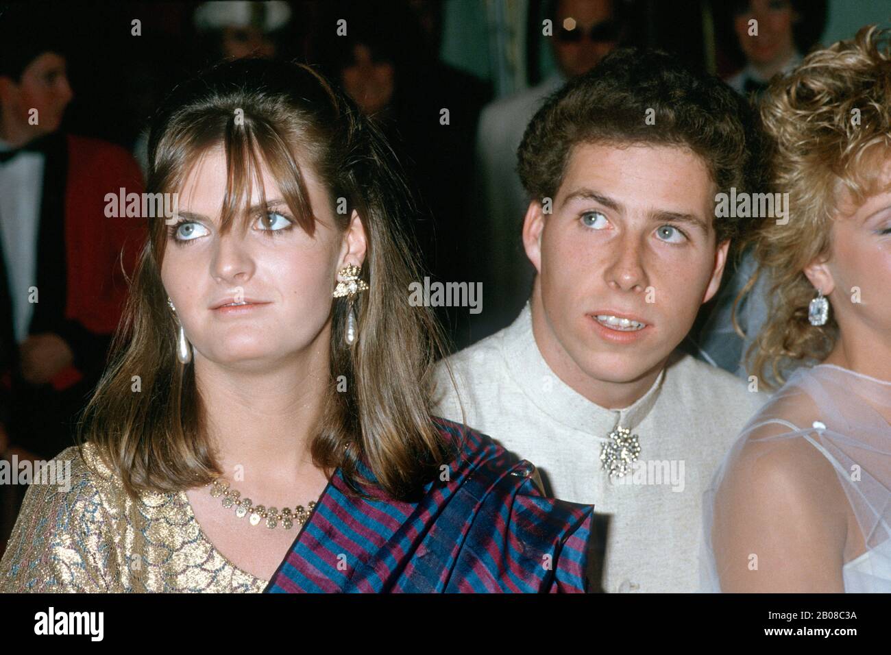 Lord Linley e la sua ragazza Susanna Constantine al Raj Ball, Londra, Inghilterra novembre 1984 Foto Stock