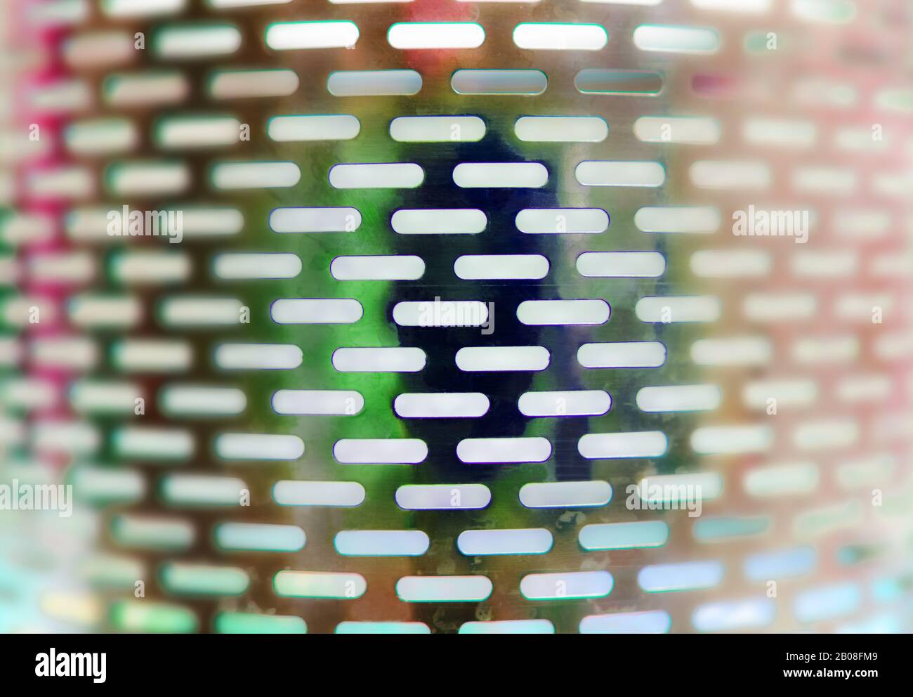 Un primo piano di un cesto di metallo.. Foto Stock