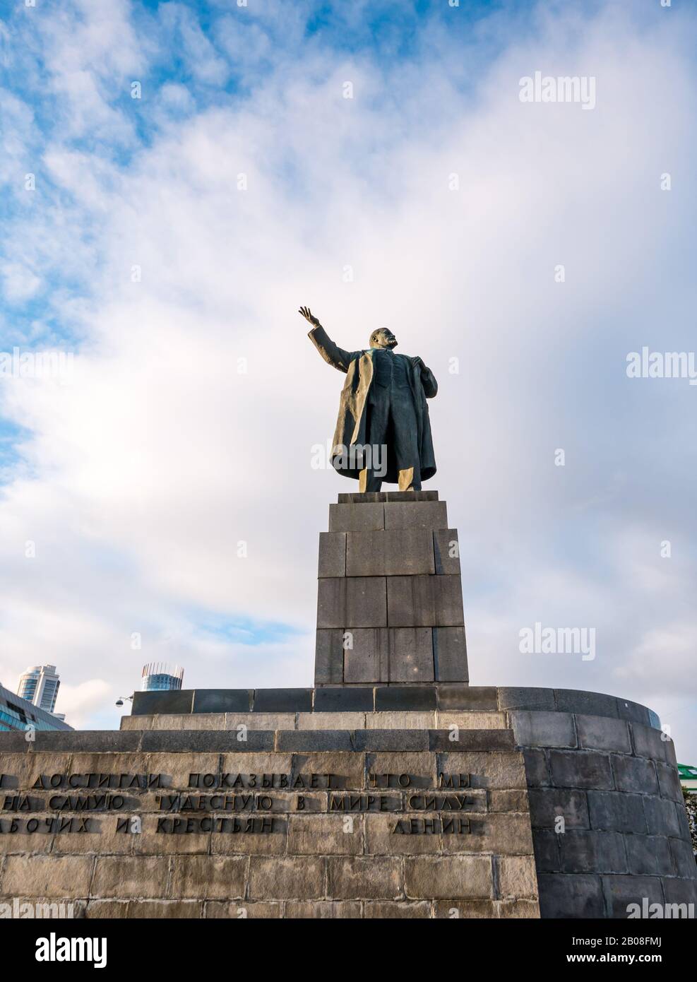 Monumento a Lenin, leader comunista sovietico, Lenin Avenue, Ekaterinburg, Siberia, Federazione russa Foto Stock