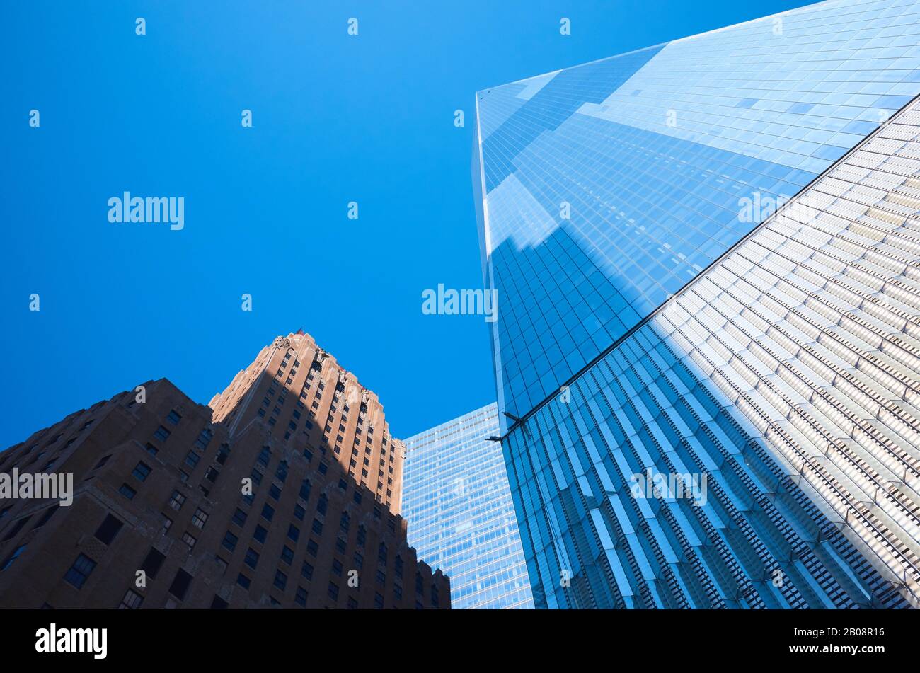 New York, USA - 05 luglio 2018: Primo piano di One World Trade Center (noto anche come One WTC o Freedom Tower) contro il cielo blu. Foto Stock