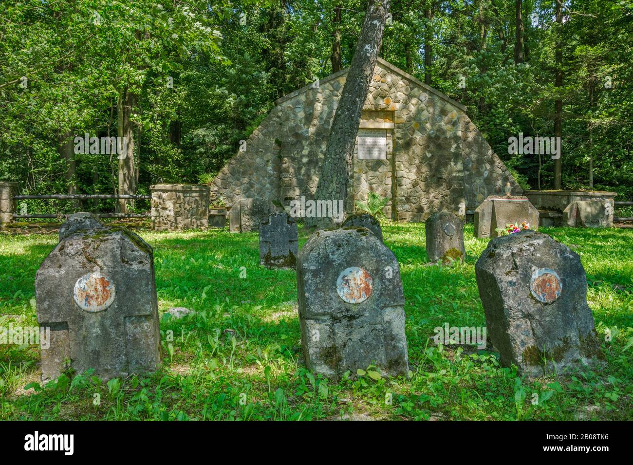 La prima guerra mondiale il cimitero n. 121, tombe di soldati austro-ungarico, ucciso in area Gorlice combattimenti in 1915, vicino al villaggio di Biesna, Malopolska, Polonia Foto Stock