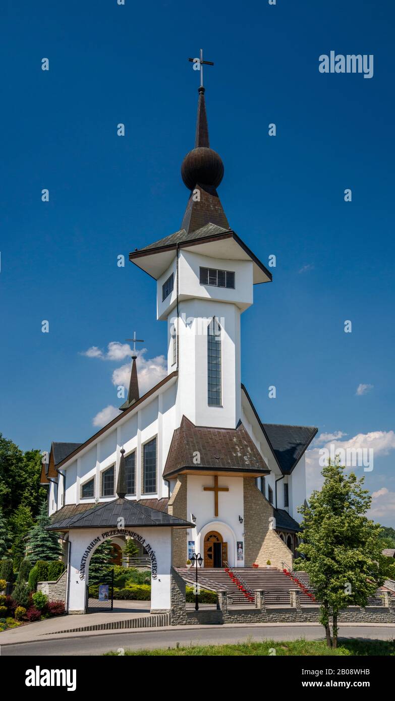 Nuova chiesa al Santuario della Trasfigurazione nel villaggio di Kruzlowa Wyzna, Carpazi occidentali, Malopolska, Polonia Foto Stock