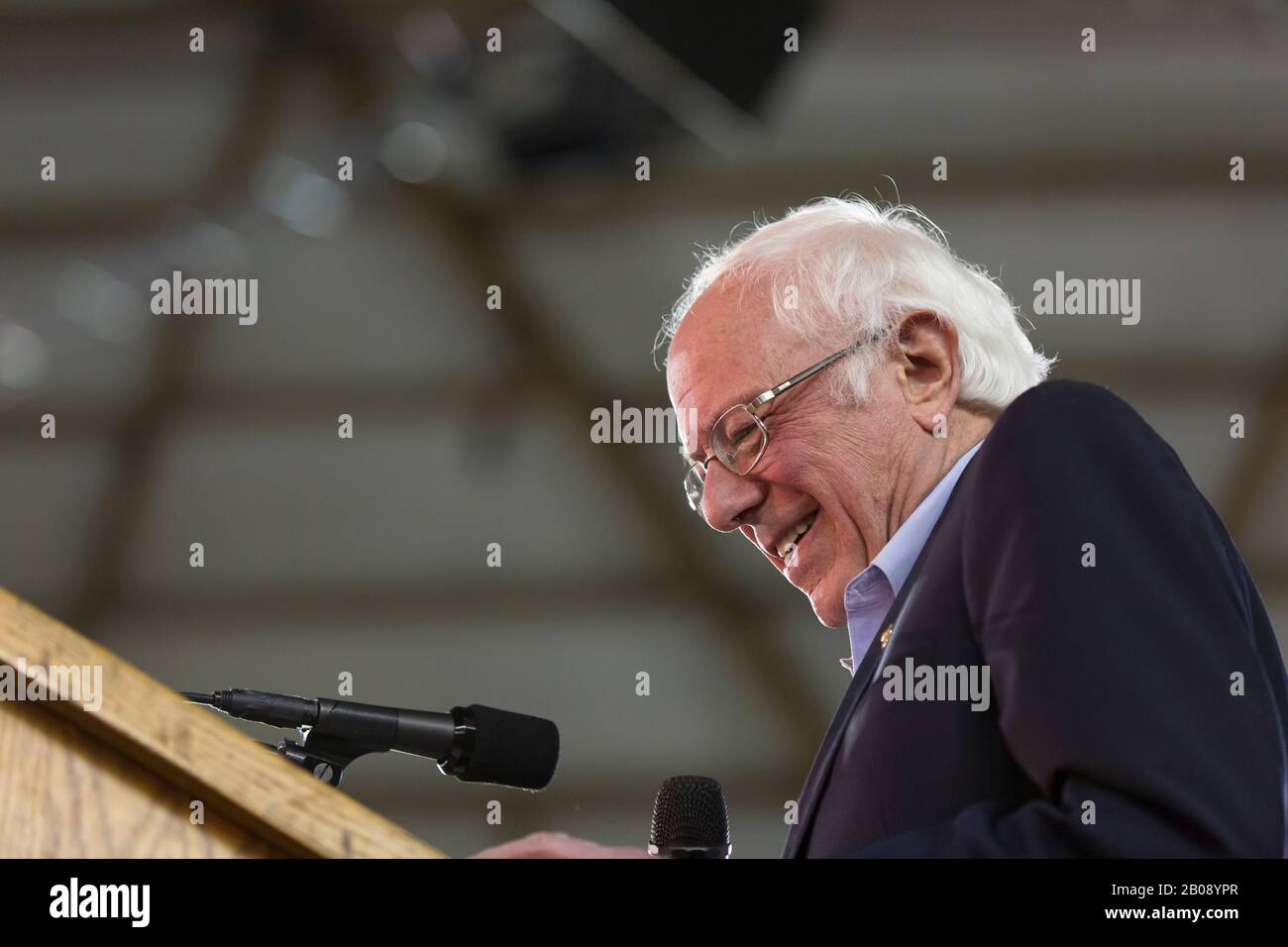 Il senatore statunitense Bernie Sanders si rivolge ai sostenitori di un rally a Tacoma, Washington, lunedì 17 febbraio 2020. Sanders è in carica per la nomina democratica del 2020 a presidente contro un affollato campo di candidati. Foto Stock