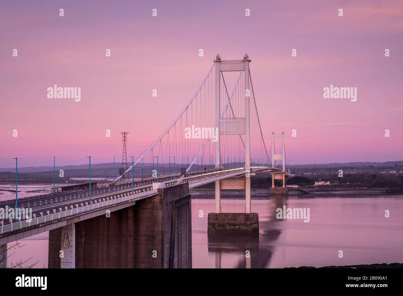 Il primo ponte Severn porta la M48 attraverso il canale di Bristol verso il Galles. Foto Stock