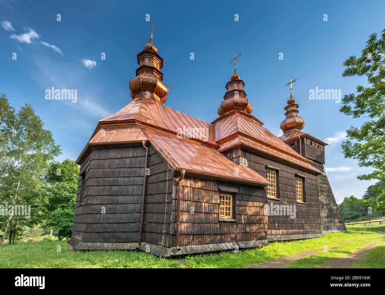 Chiesa di San Lucas, 1868, edificio di tronchi, greco cattolico, ora ortodossa orientale, nel villaggio di Kunkowa, Beskids, Carpazi occidentali, Malopolska, Polonia Foto Stock