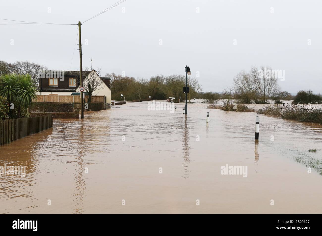 Inondazione nel Gloucestershire rurale dopo la tempesta Dennis ha causato il fiume Severn di rompere le sue banche e inondare numerose comunità rurali in Gloucestershi Foto Stock