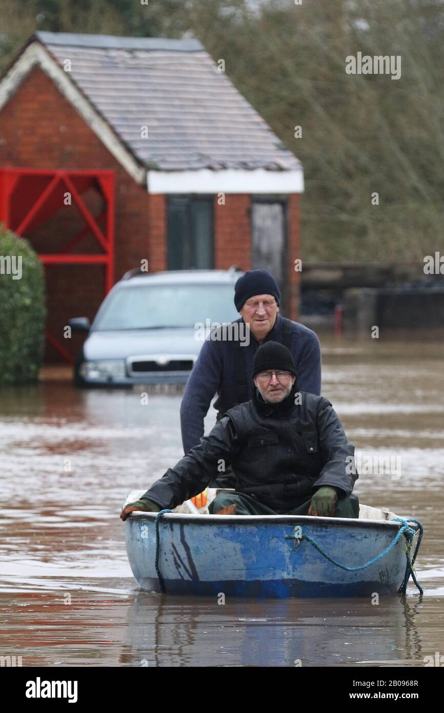 Inondazioni a Maisemore nel Gloucestershire rurale dopo la tempesta Dennis ha causato il fiume Severn a rompere le sue banche e inondare numerose comunità rurali in Foto Stock