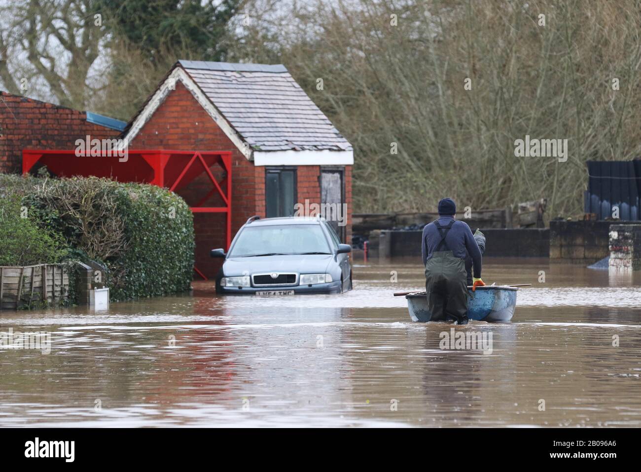 Inondazioni a Maisemore nel Gloucestershire rurale dopo la tempesta Dennis ha causato il fiume Severn a rompere le sue banche e inondare numerose comunità rurali in Foto Stock