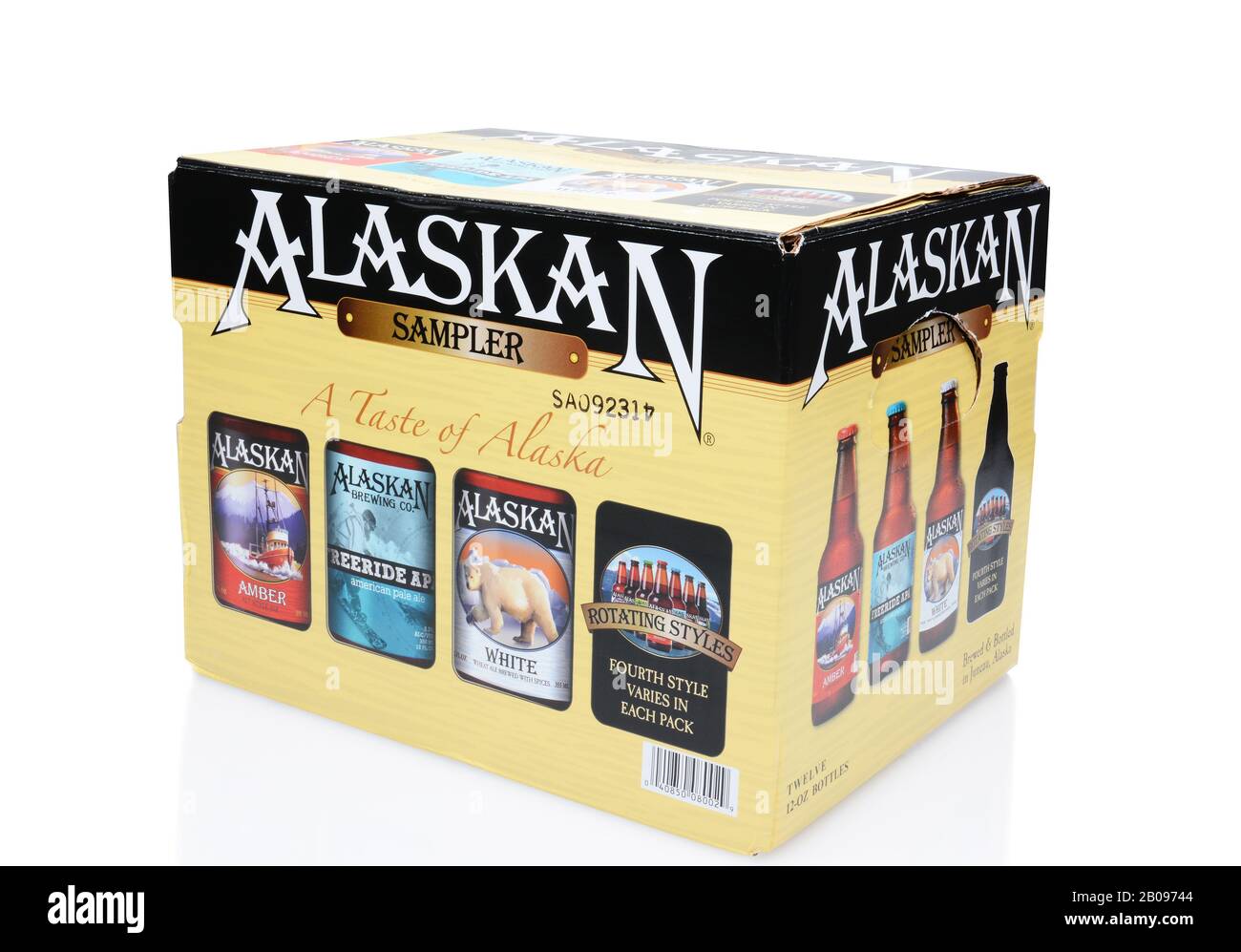 Irvine, CALIFORNIA - 16 LUGLIO 2014: 12 confezioni di birre di Alaskan Brewing Co. Alaskan Brewing, fondata nel 1986 a Juneau, Alaska, è stato il primo Juneau bre Foto Stock