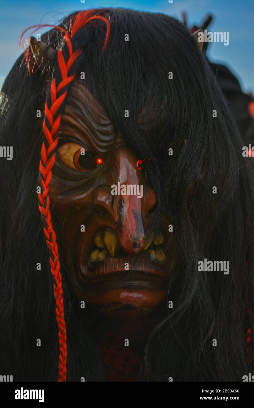 Maschera di strega sulla processione carnevale a Talheim 2020 Foto Stock