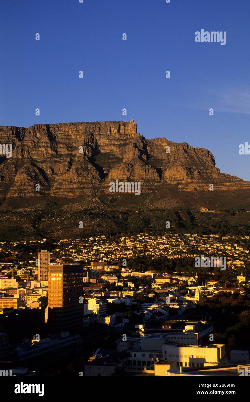 SUD AFRICA, CITTÀ DEL CAPO, VISTA DI TABLE MOUNTAIN Foto Stock