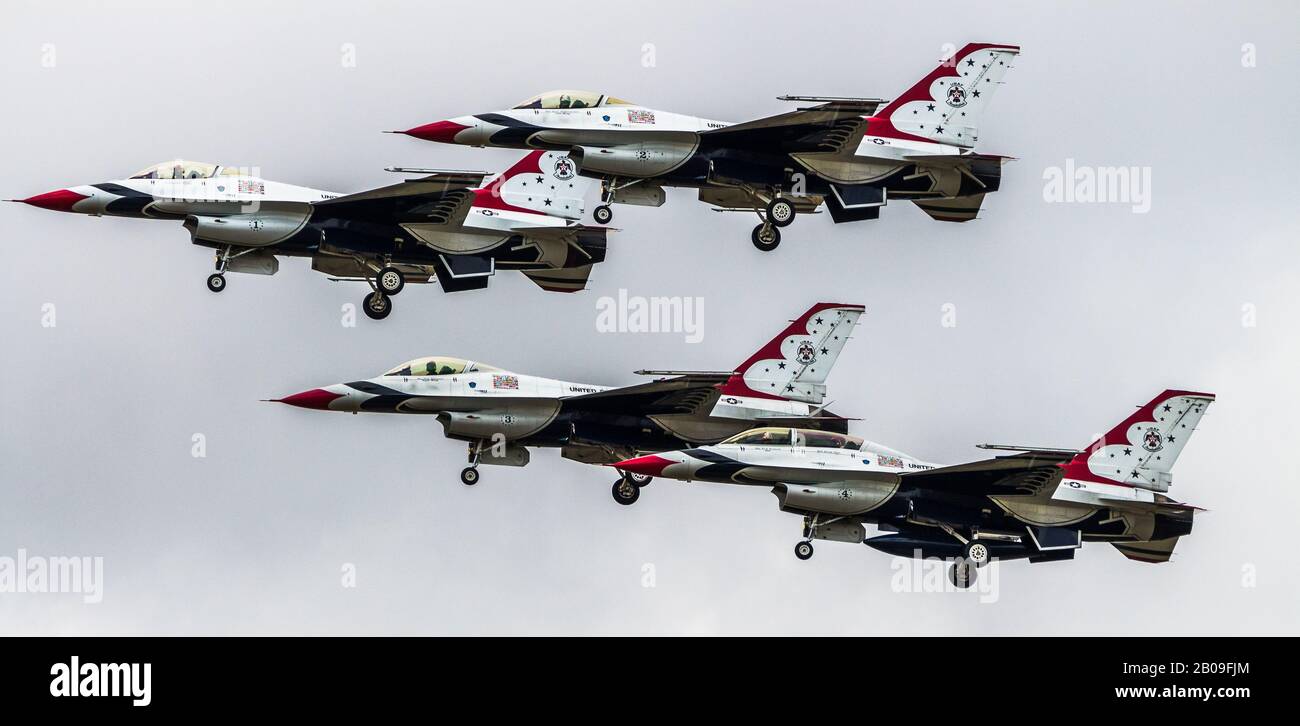 Thunderbirds dello Squadron dimostrativo dell'USAF Air durante l'esposizione al RAF Fairford, Gloustershire, Regno Unito. Per il RIAT 2017. Presa il 14th luglio 2017 Foto Stock