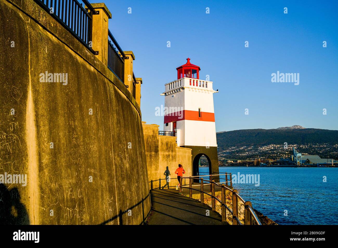 Donna Jogging, Alghe, Stanley Park, Vancouver, British Columbia, Canada Foto Stock