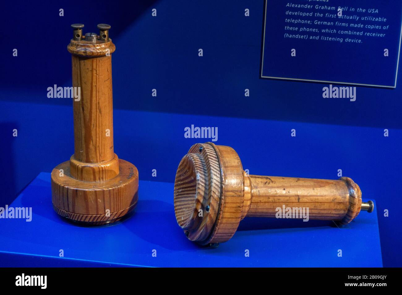 Copia tedesca dei telefoni Bell nel Museo delle Comunicazioni (parte del Museo dei Trasporti di Norimberga), Norimberga, Germania. Foto Stock