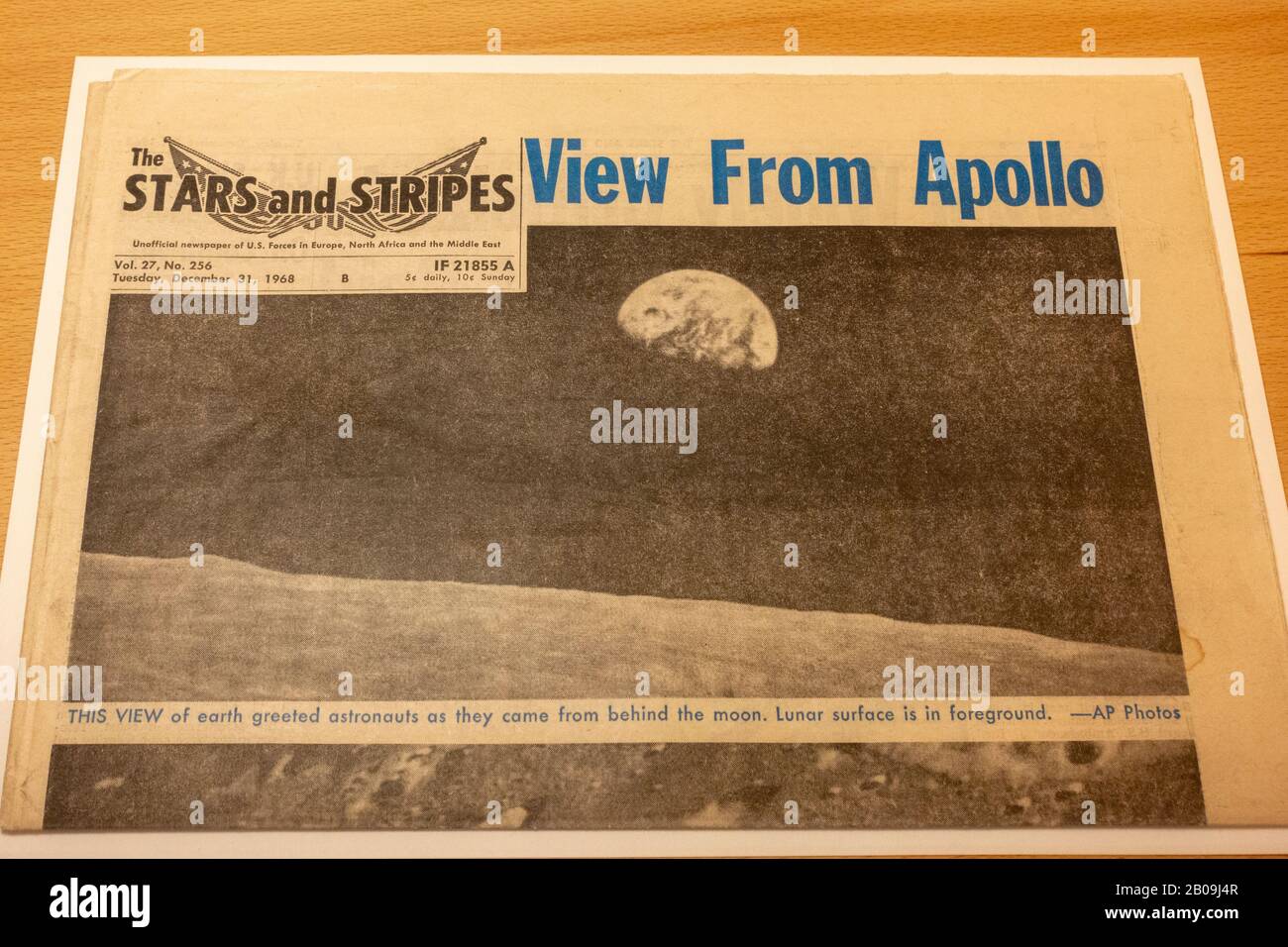 Apollo 8, giornale 'Stars and Stripes' con 'View from Apollo', (31 dicembre 1968) Museo delle Comunicazioni (Norimberga Transport Museum), Germania. Foto Stock