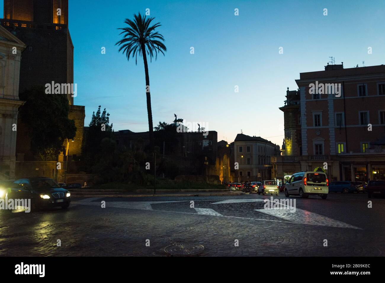 Roma, Italia - 03 ottobre 2018: Vista notturna della Torre delle milizie - la Torre Militia di Roma Foto Stock