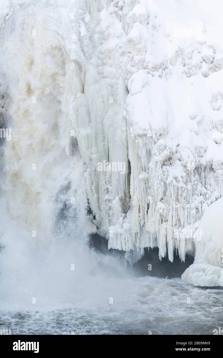 Frozen High Falls of the Pigeon R., fine gennaio, Grand Portage SP, Cook Co. MN, USA, di Dominique Braud/Dembinsky Photo Assoc Foto Stock