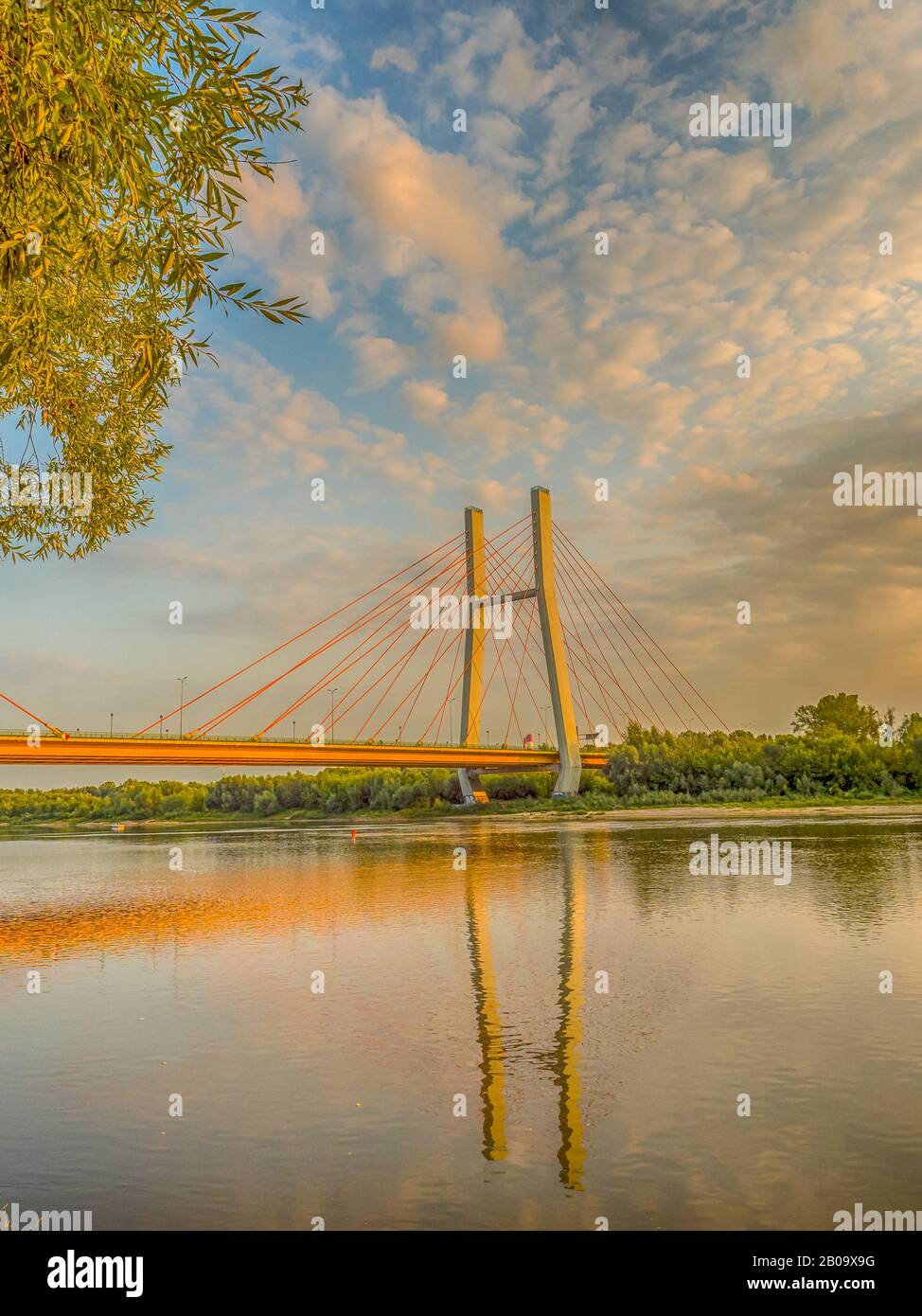 Varsavia, Polonia - 25 agosto 2018: Ponte Siekierwski sul fiume Vistola a Varsavia. Europa Orientale. Foto Stock
