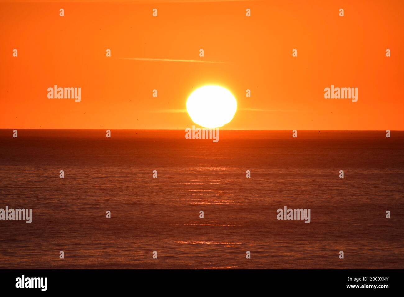 Splendido tramonto sulla spiaggia Carmel California. Si tratta di uno dei luoghi più belli della Terra per guardare il tramonto Foto Stock