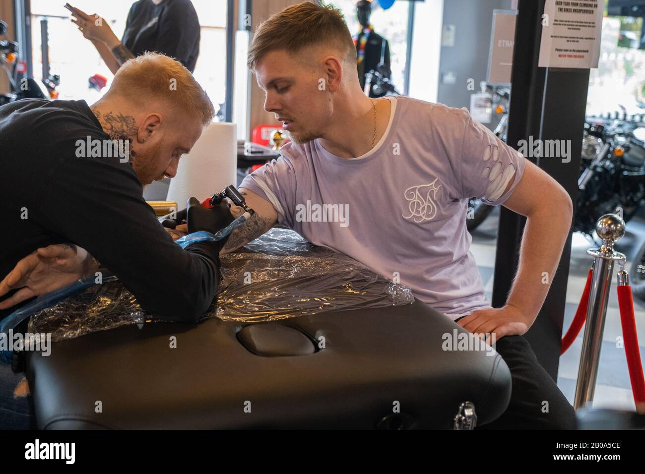 Tatuatore Alla Harley-Davidson Reading Berkshire Inghilterra Foto Stock