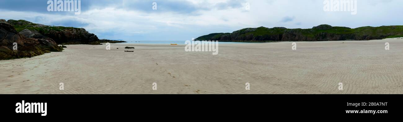 Blick über Oldshore Beg, Bucht mit Sandstrand im Norden von Schottland Foto Stock